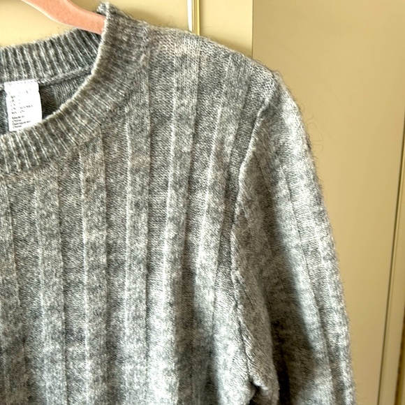 H&M Gray Ribbed Sweater - Picture 3 of 5